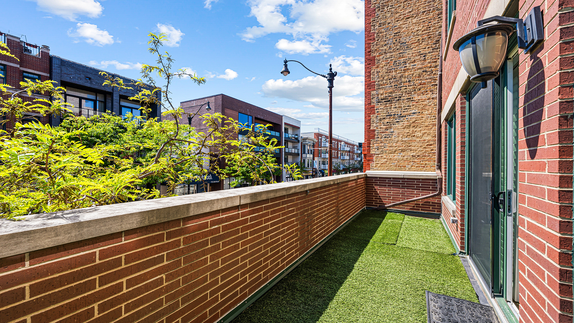 2733 N Lincoln Avenue Unit: A