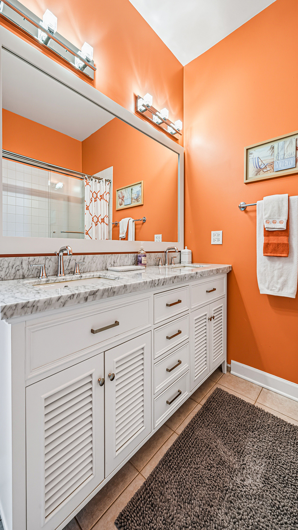 2733 N Lincoln Avenue Unit: A