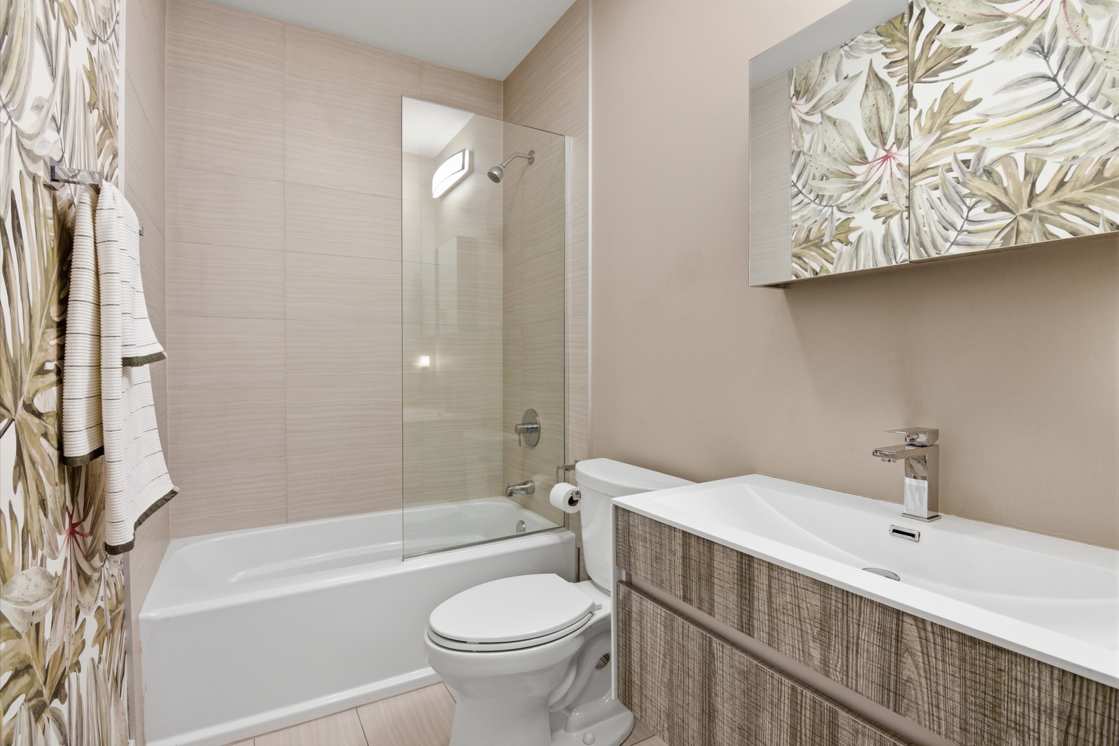 1639 N Artesian Avenue Unit: 2N
