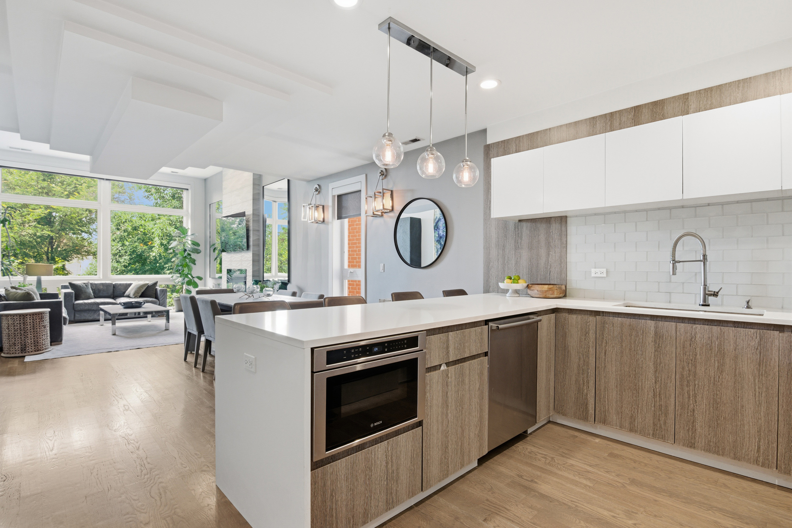 1639 N Artesian Avenue Unit: 2N