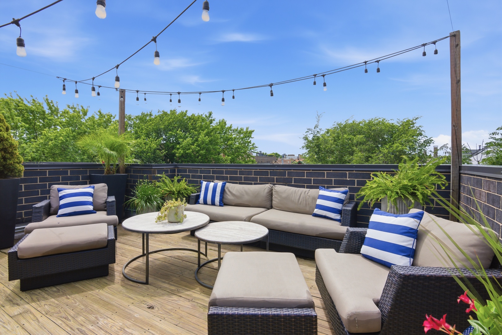 1639 N Artesian Avenue Unit: 2N