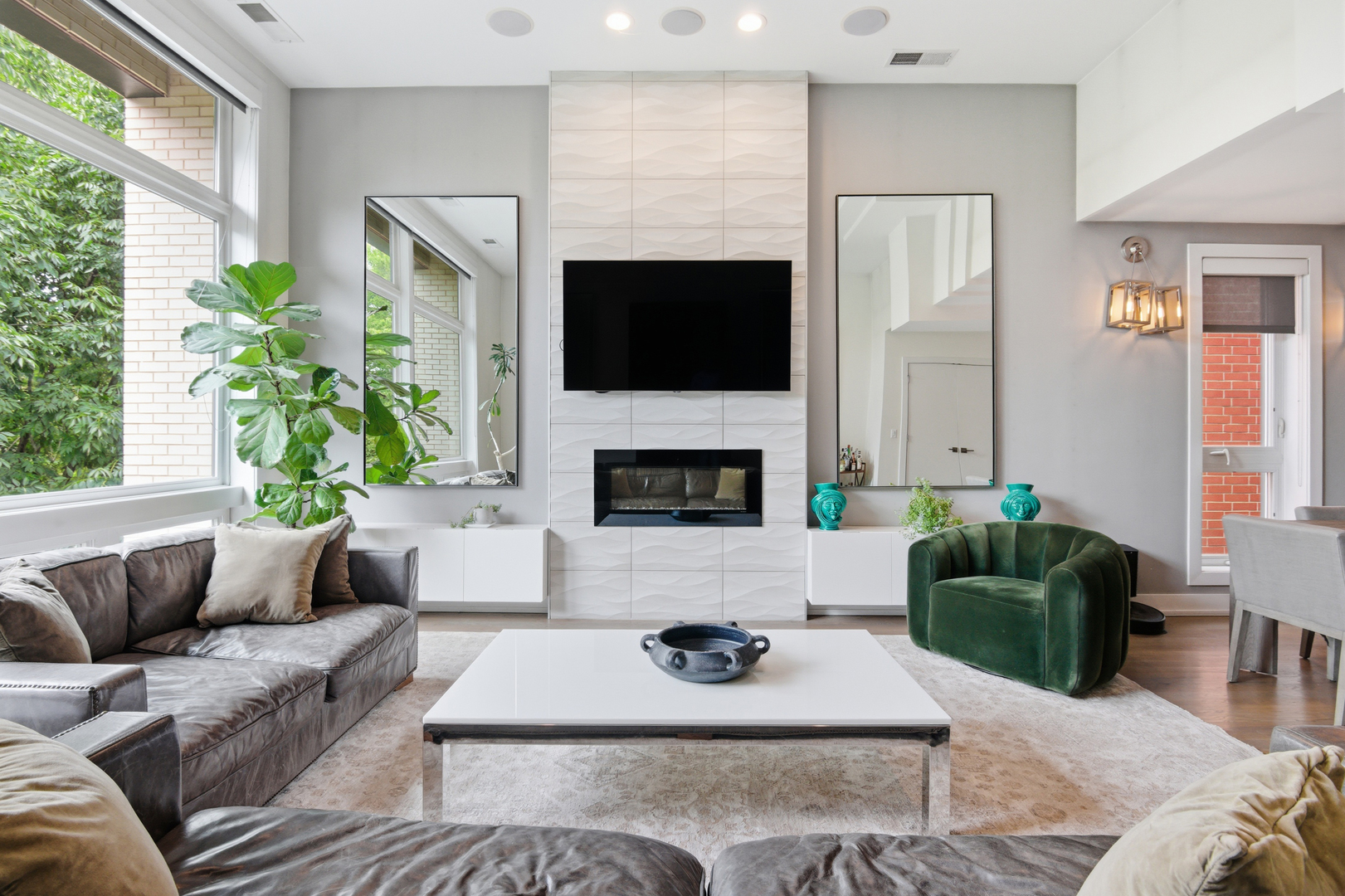 1639 N Artesian Avenue Unit: 2N