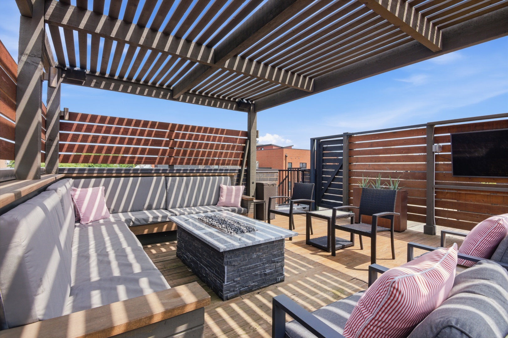 1639 N Artesian Avenue Unit: 2N