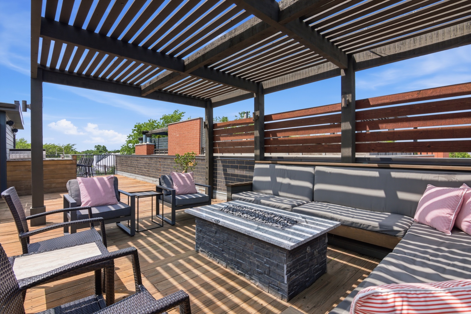 1639 N Artesian Avenue Unit: 2N