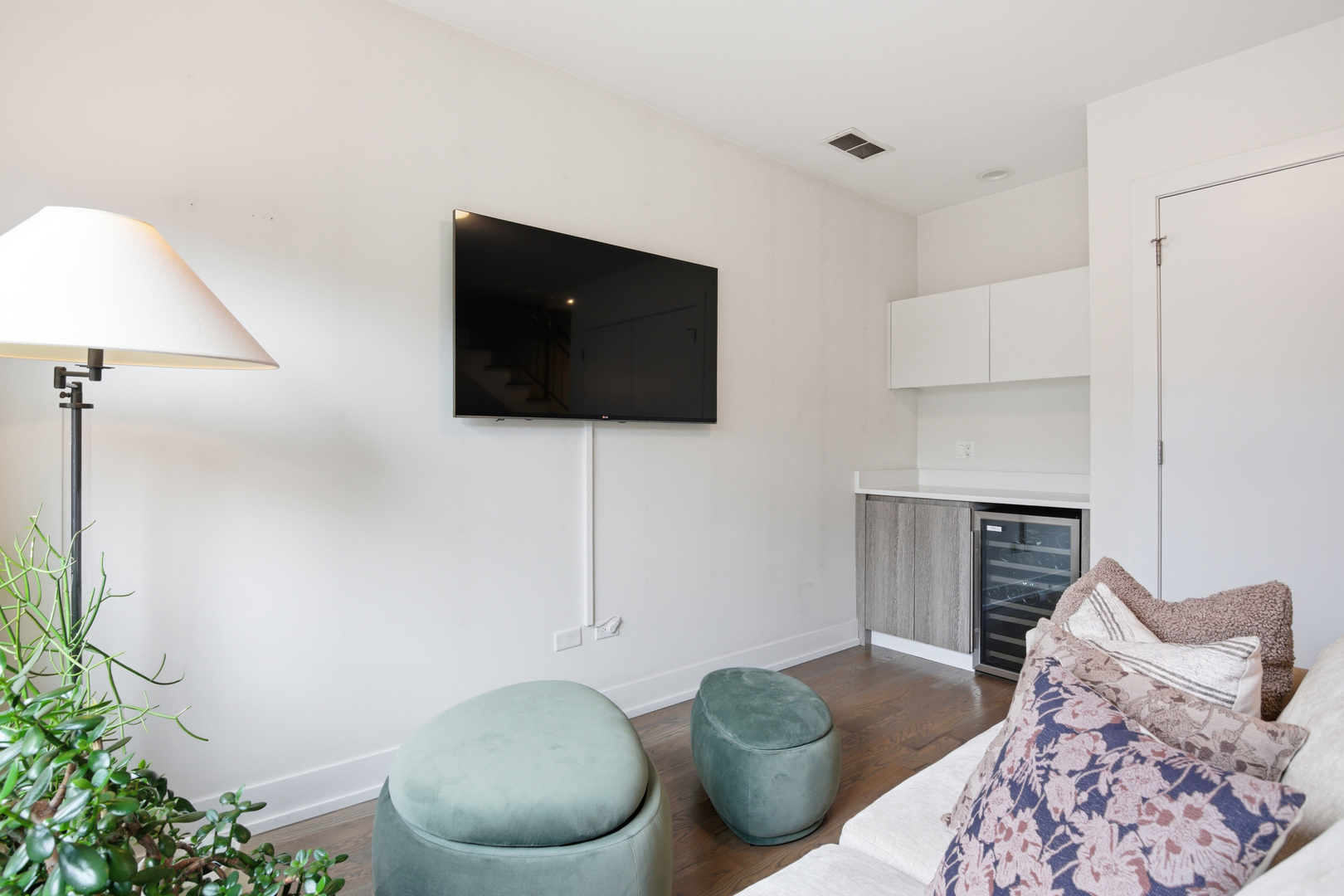 1639 N Artesian Avenue Unit: 2N