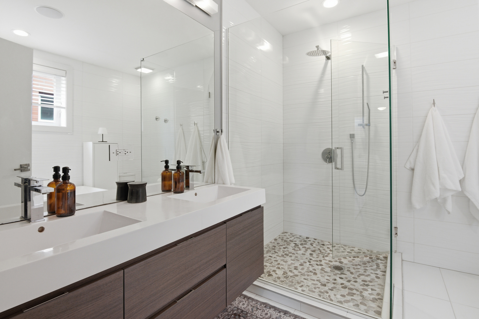 1639 N Artesian Avenue Unit: 2N
