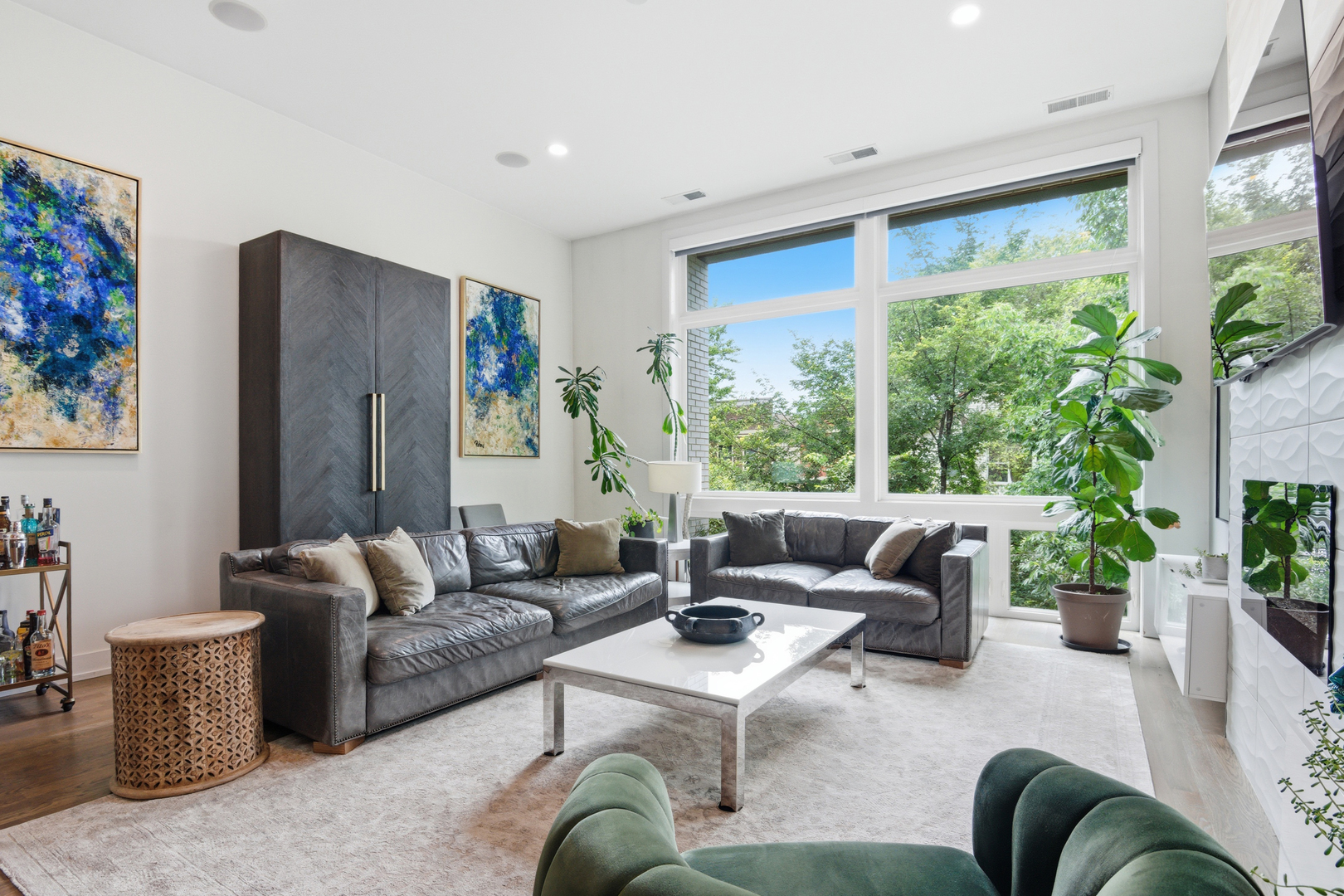 1639 N Artesian Avenue Unit: 2N