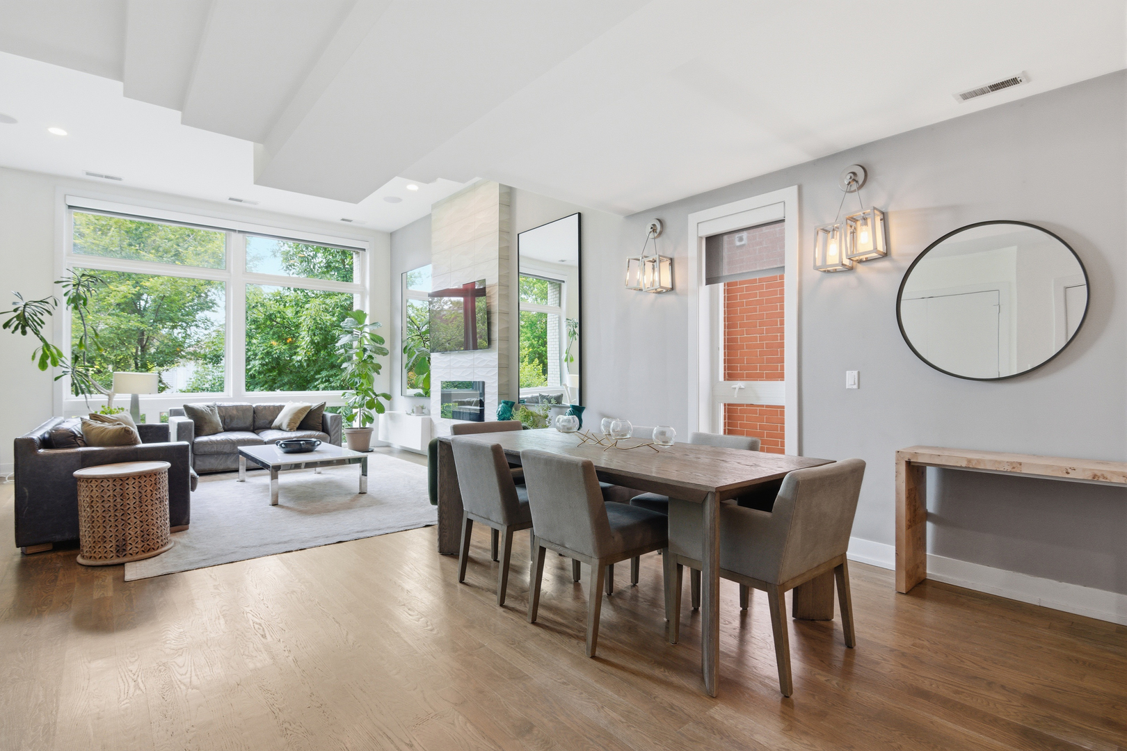 1639 N Artesian Avenue Unit: 2N