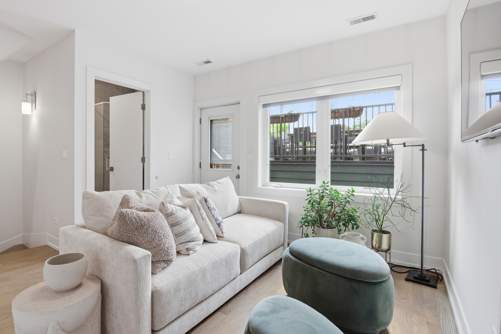1639 N Artesian Avenue Unit: 2N