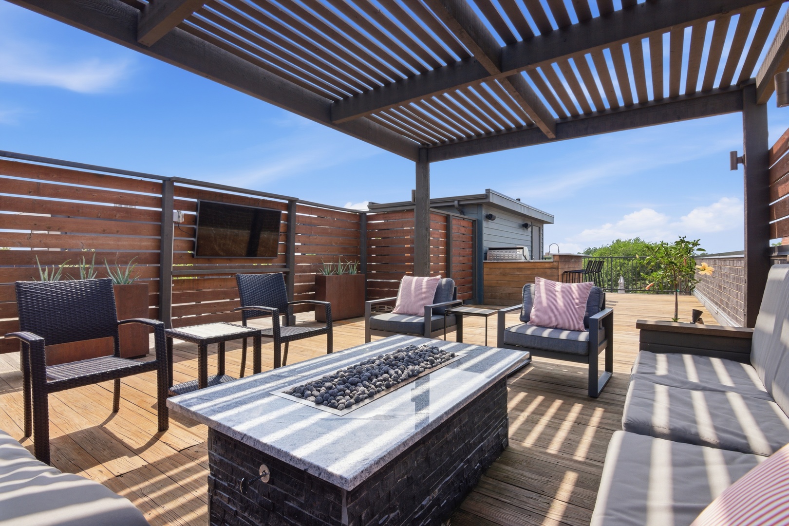 1639 N Artesian Avenue Unit: 2N