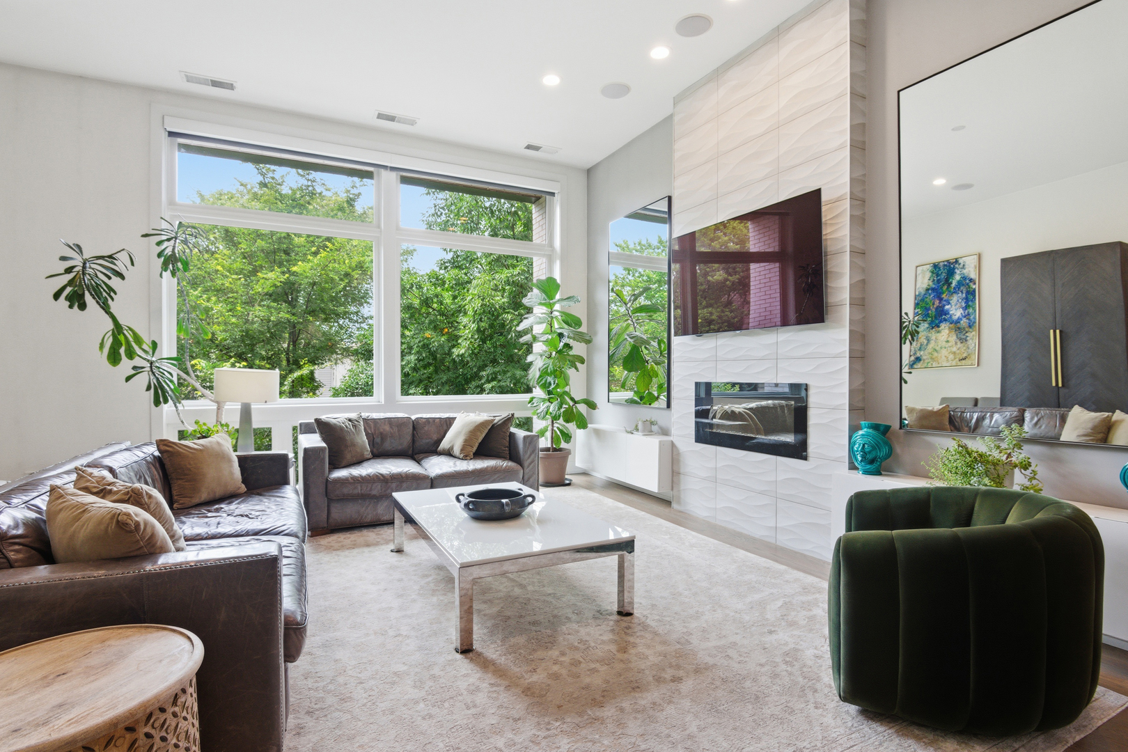 1639 N Artesian Avenue Unit: 2N