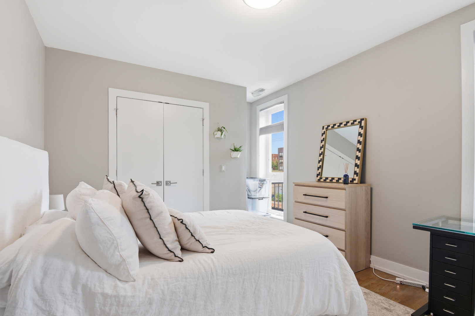 1639 N Artesian Avenue Unit: 2N