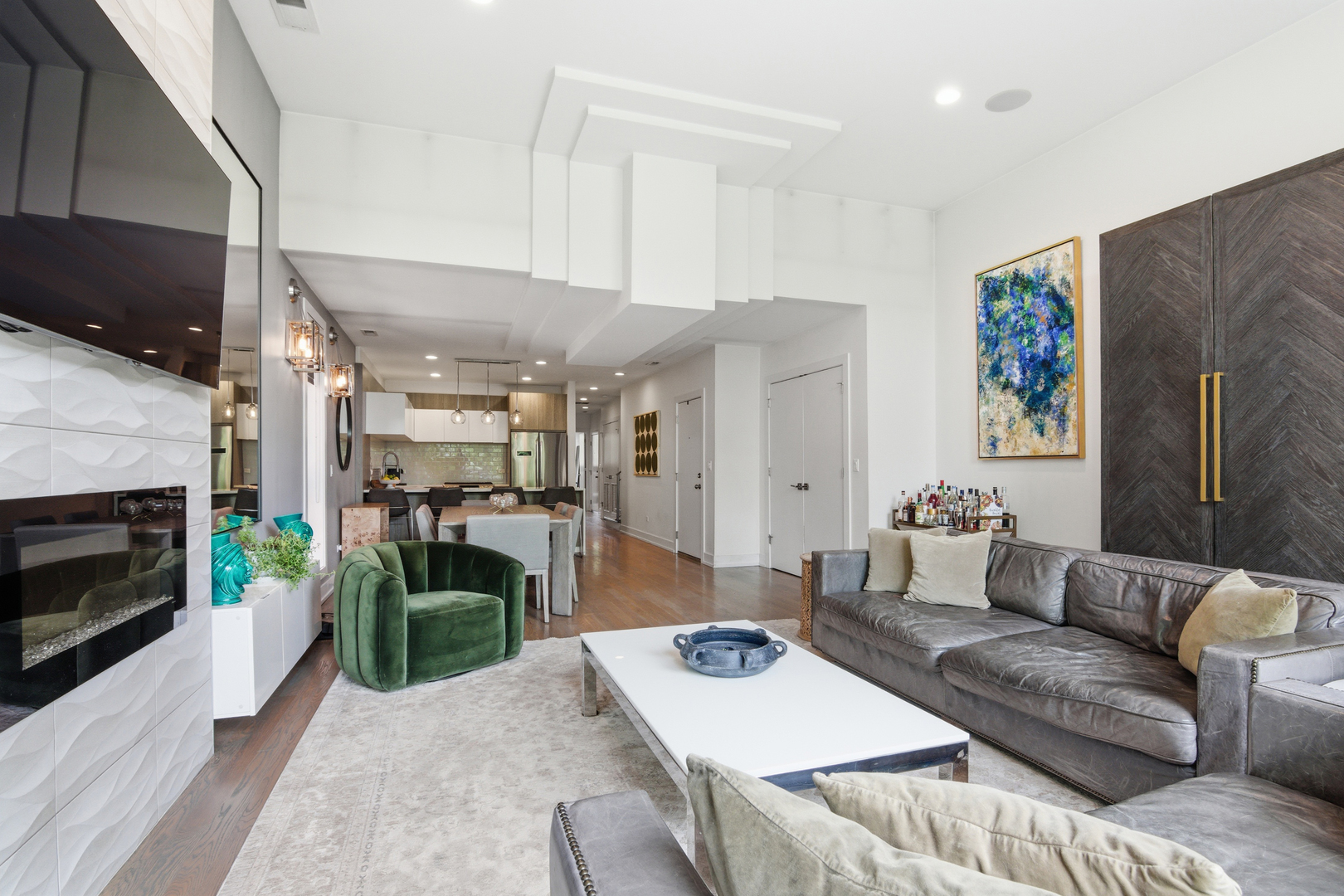 1639 N Artesian Avenue Unit: 2N