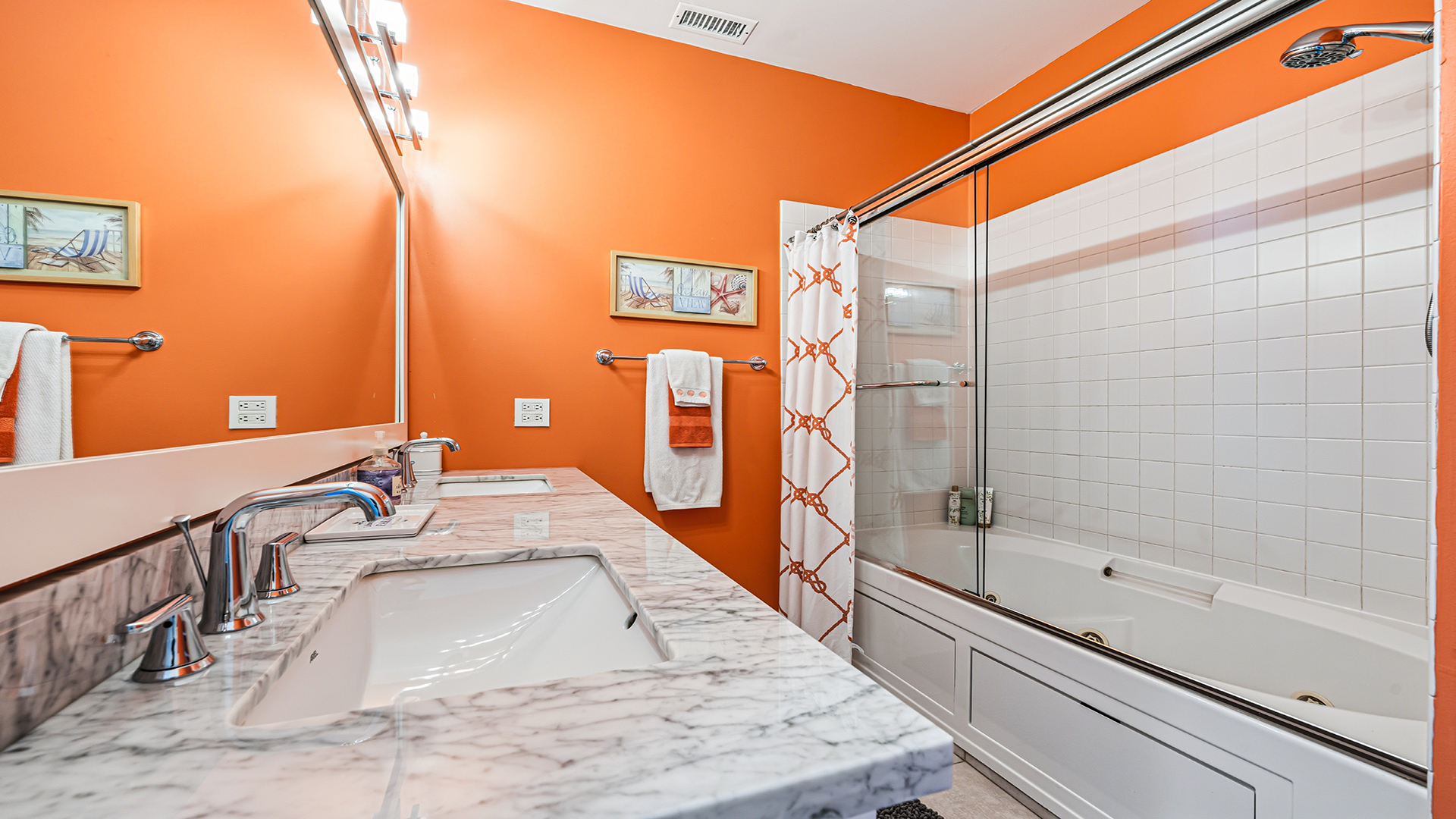 2733 N Lincoln Avenue Unit: A