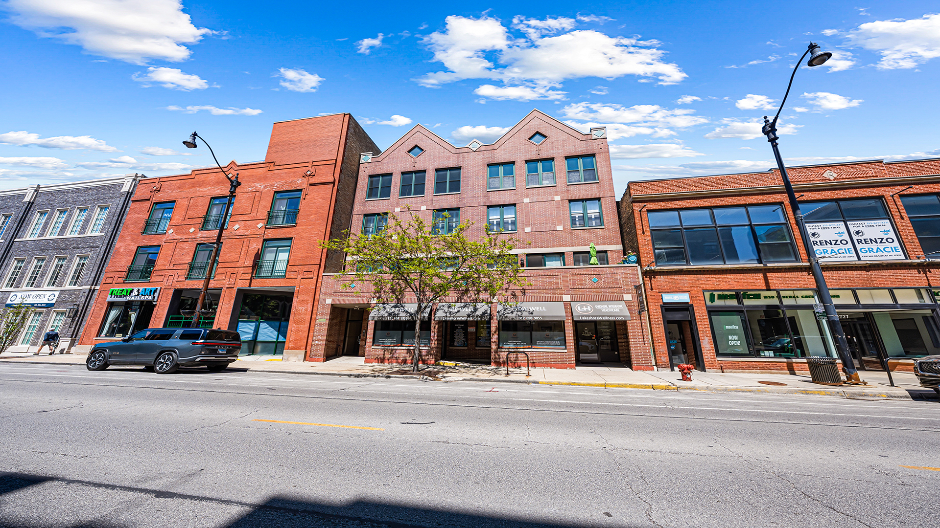 2733 N Lincoln Avenue Unit: A