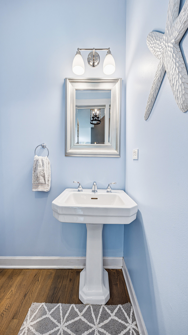 2733 N Lincoln Avenue Unit: A