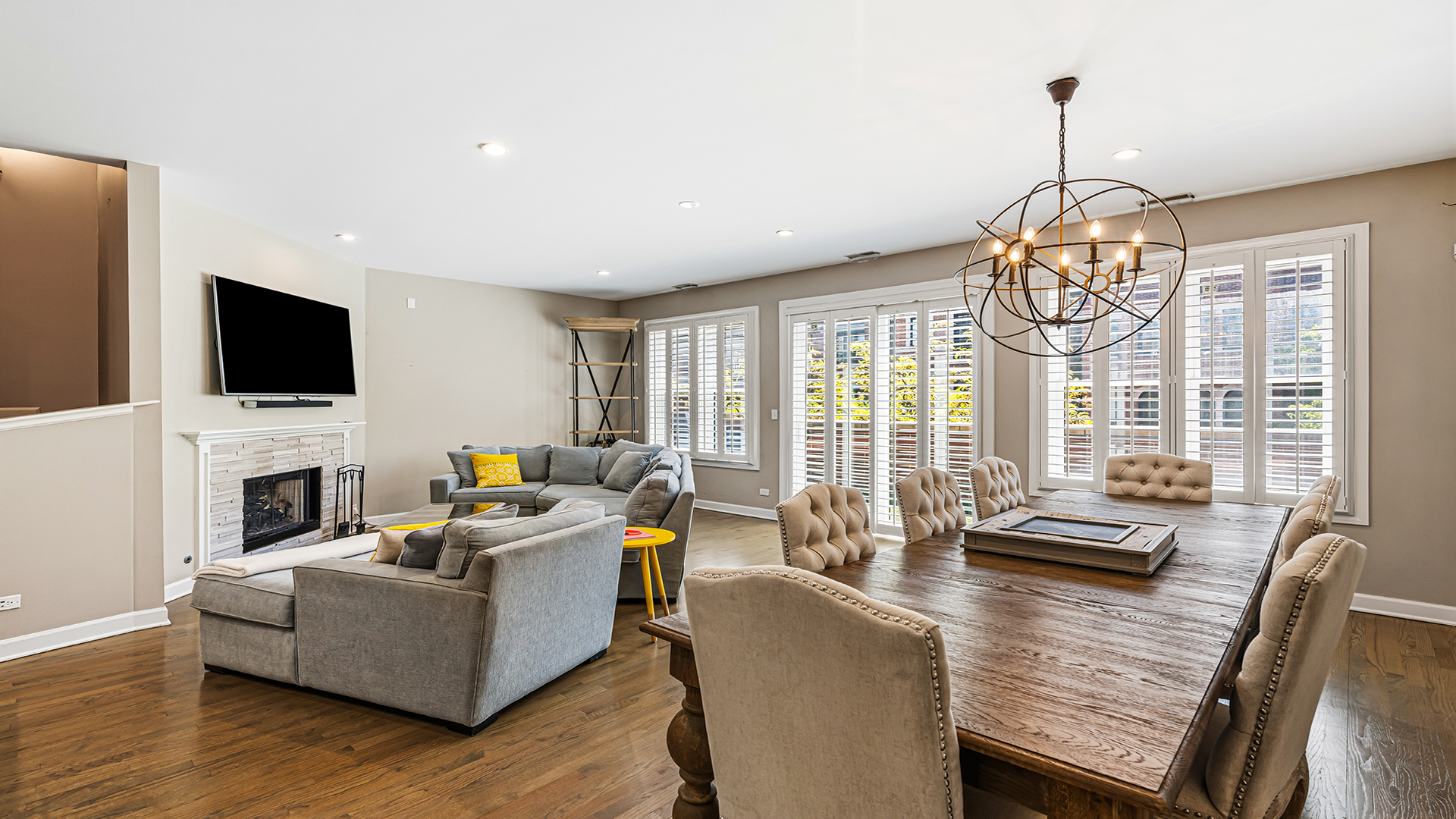 2733 N Lincoln Avenue Unit: A