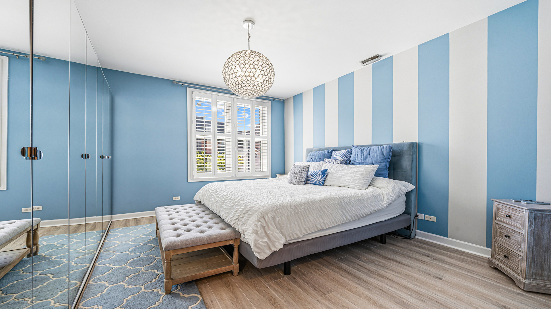 2733 N Lincoln Avenue Unit: A