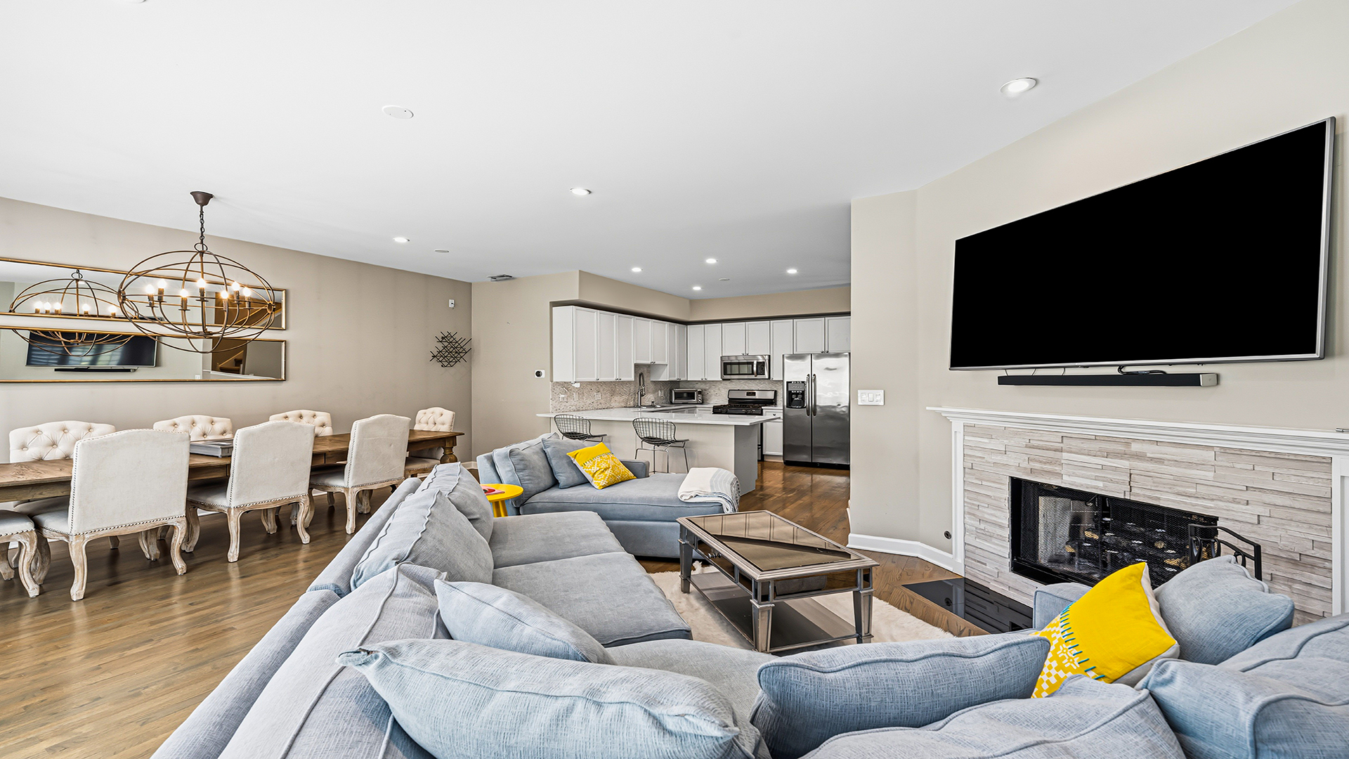 2733 N Lincoln Avenue Unit: A