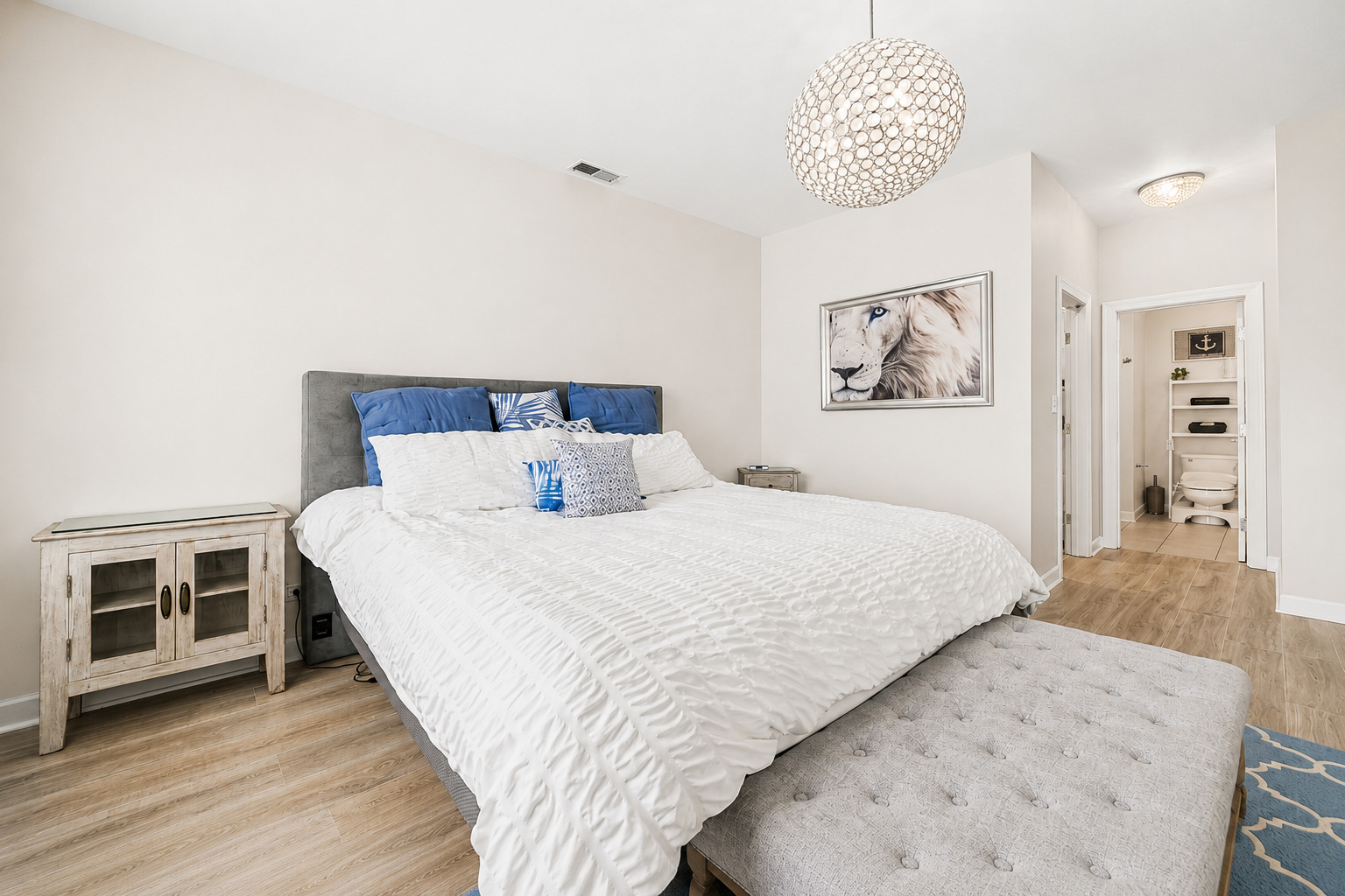2733 N Lincoln Avenue Unit: A