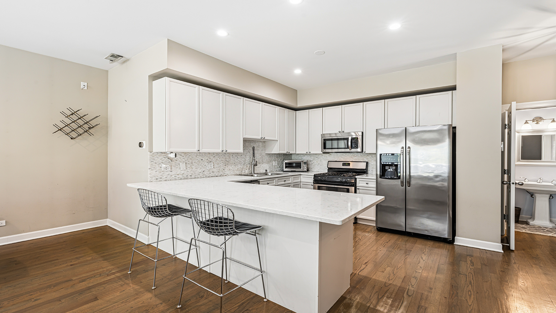 2733 N Lincoln Avenue Unit: A