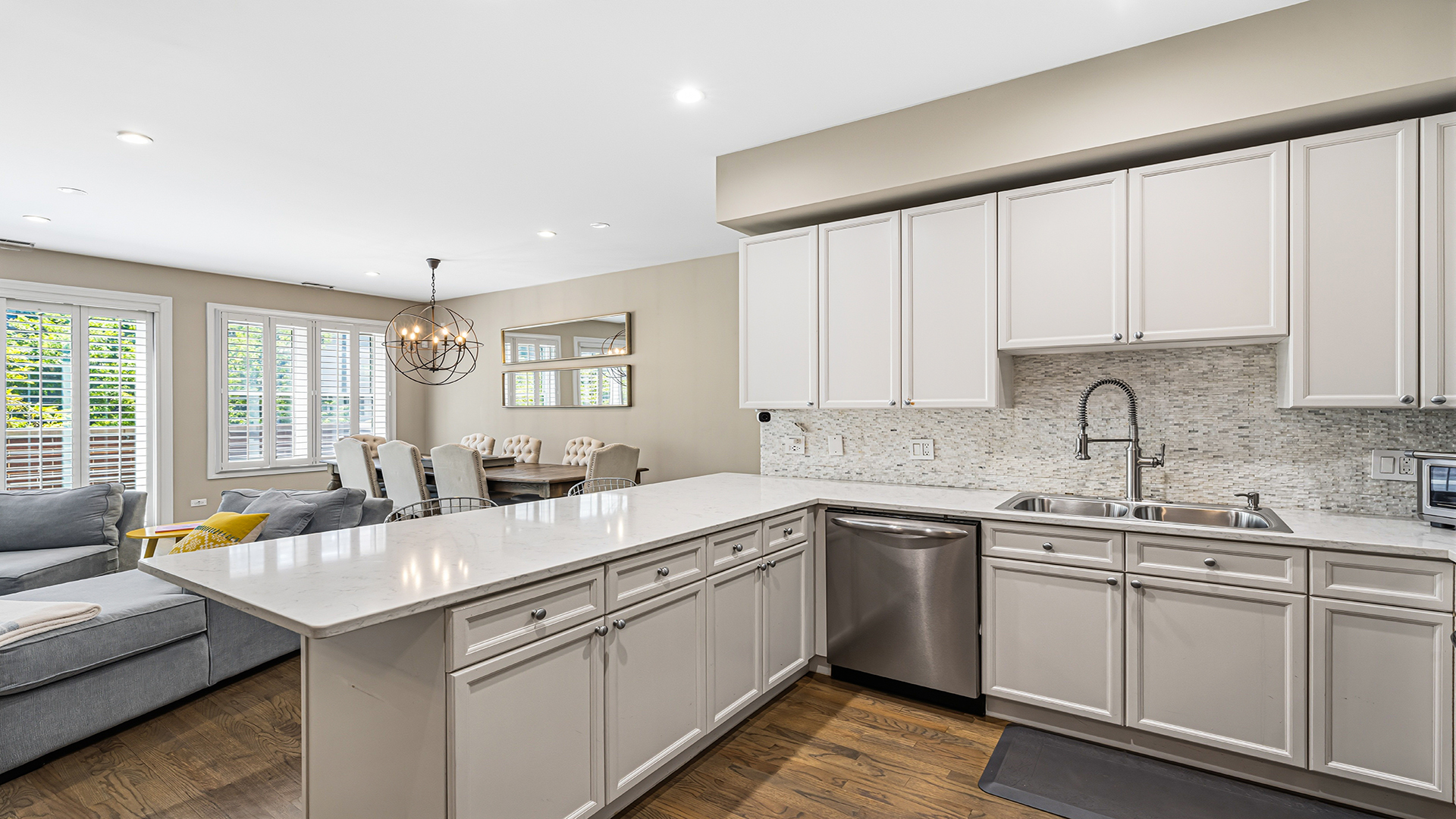 2733 N Lincoln Avenue Unit: A