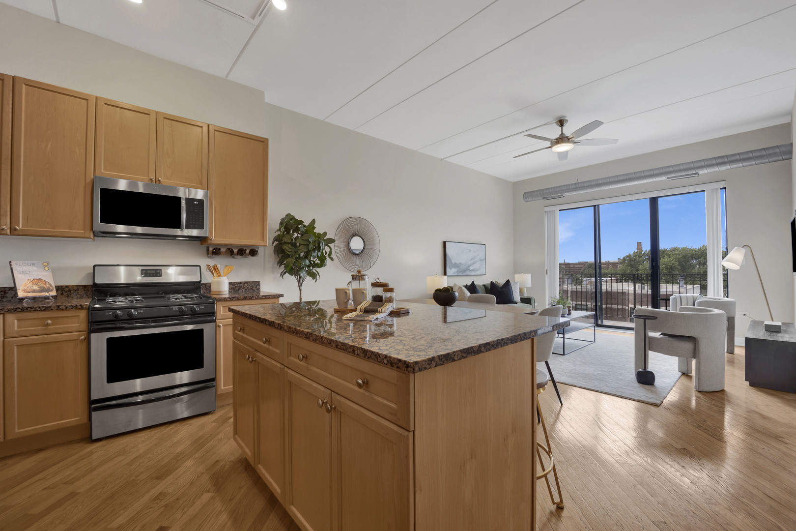 3125 W FULLERTON Avenue Unit: 510