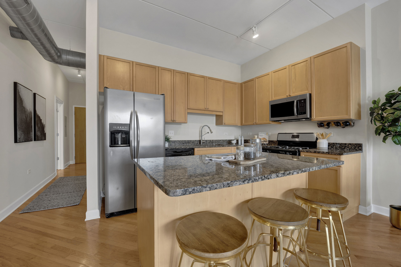 3125 W FULLERTON Avenue Unit: 510