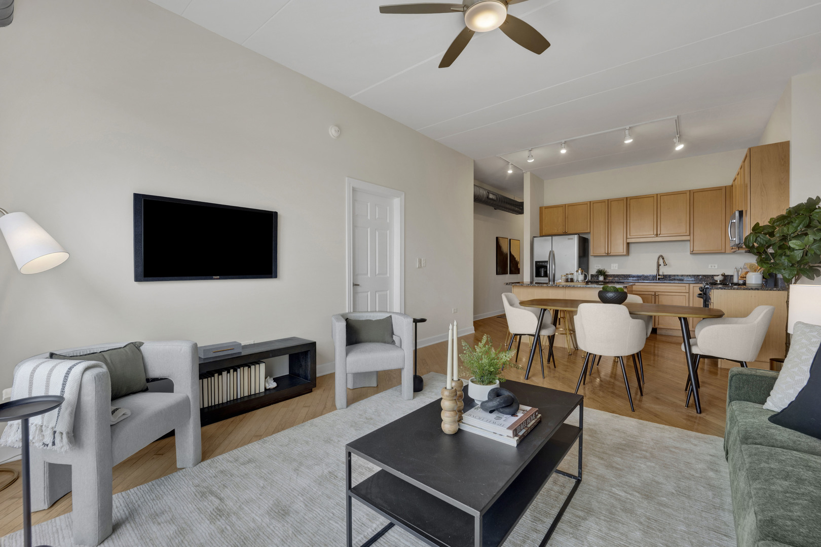 3125 W FULLERTON Avenue Unit: 510