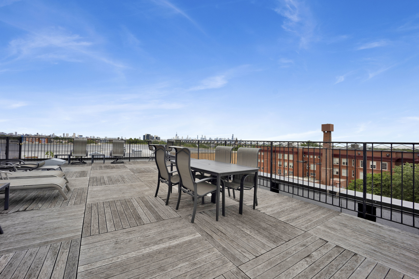 3125 W FULLERTON Avenue Unit: 510