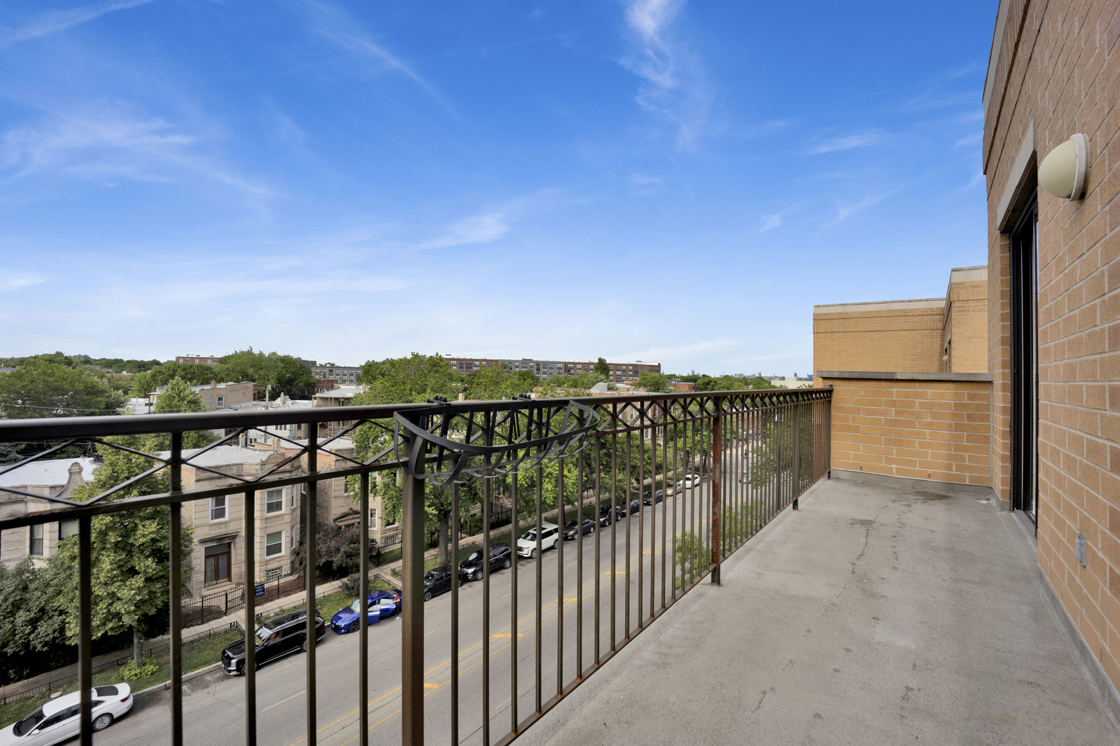 3125 W FULLERTON Avenue Unit: 510