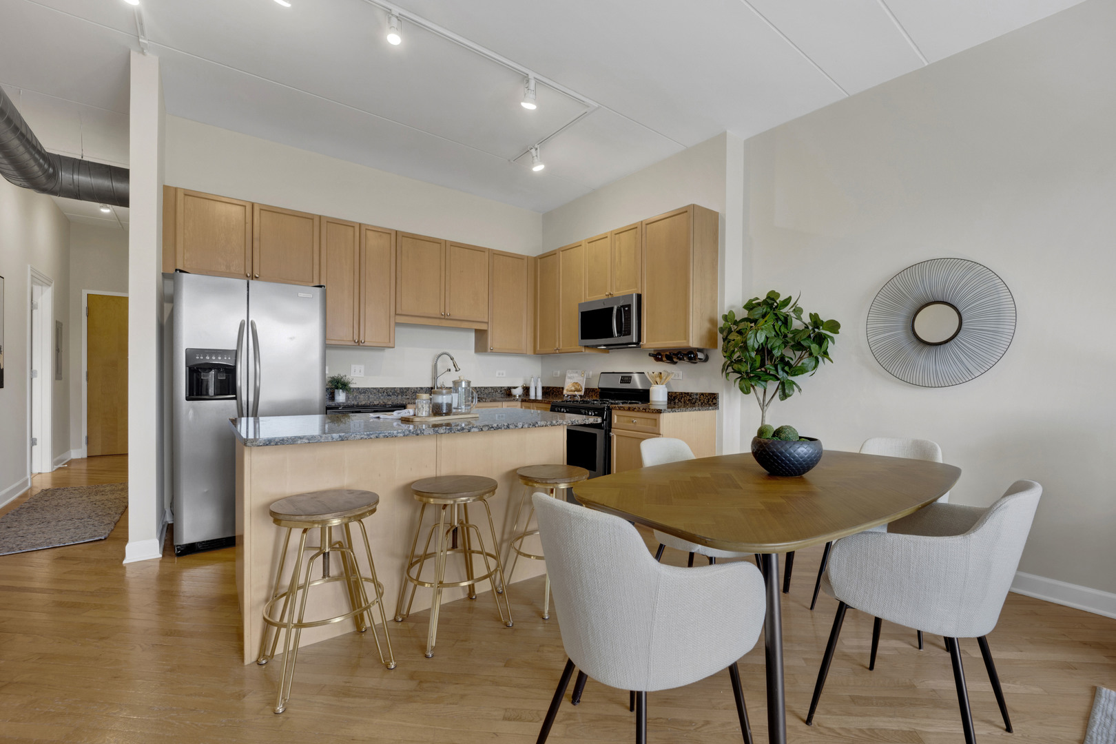 3125 W FULLERTON Avenue Unit: 510
