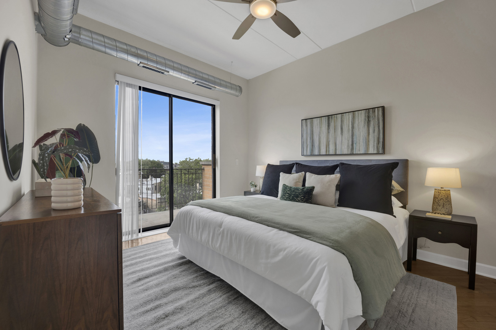 3125 W FULLERTON Avenue Unit: 510
