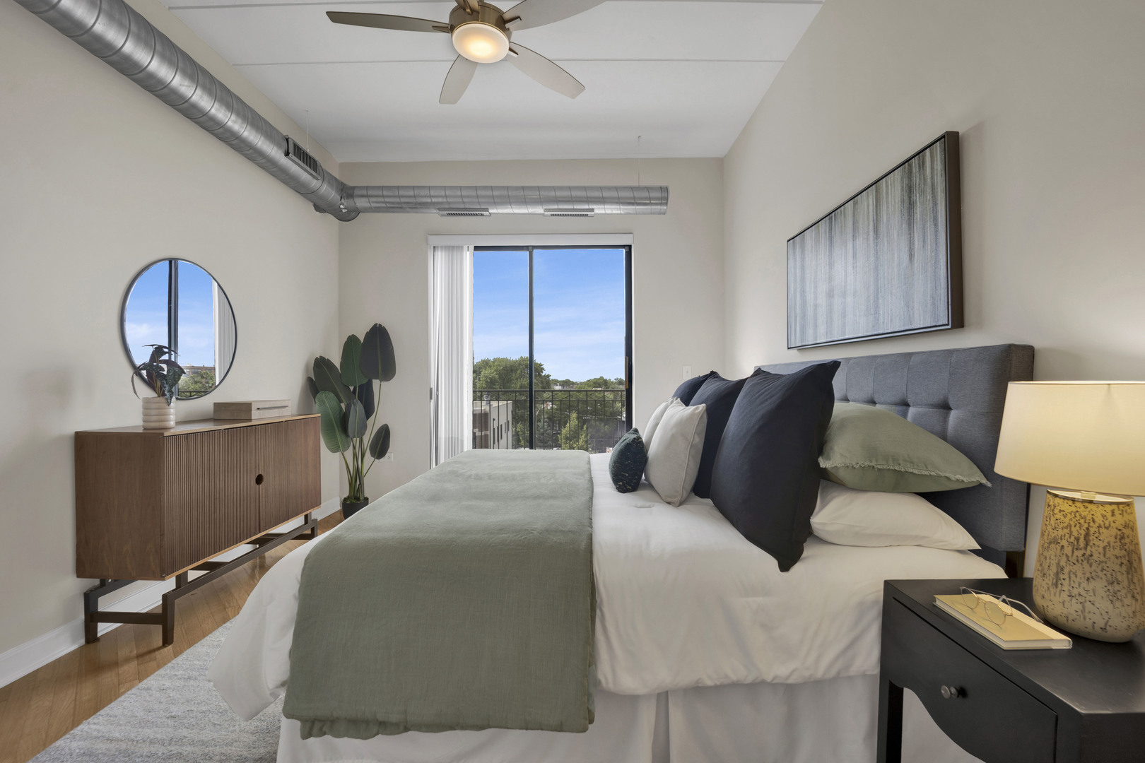 3125 W FULLERTON Avenue Unit: 510