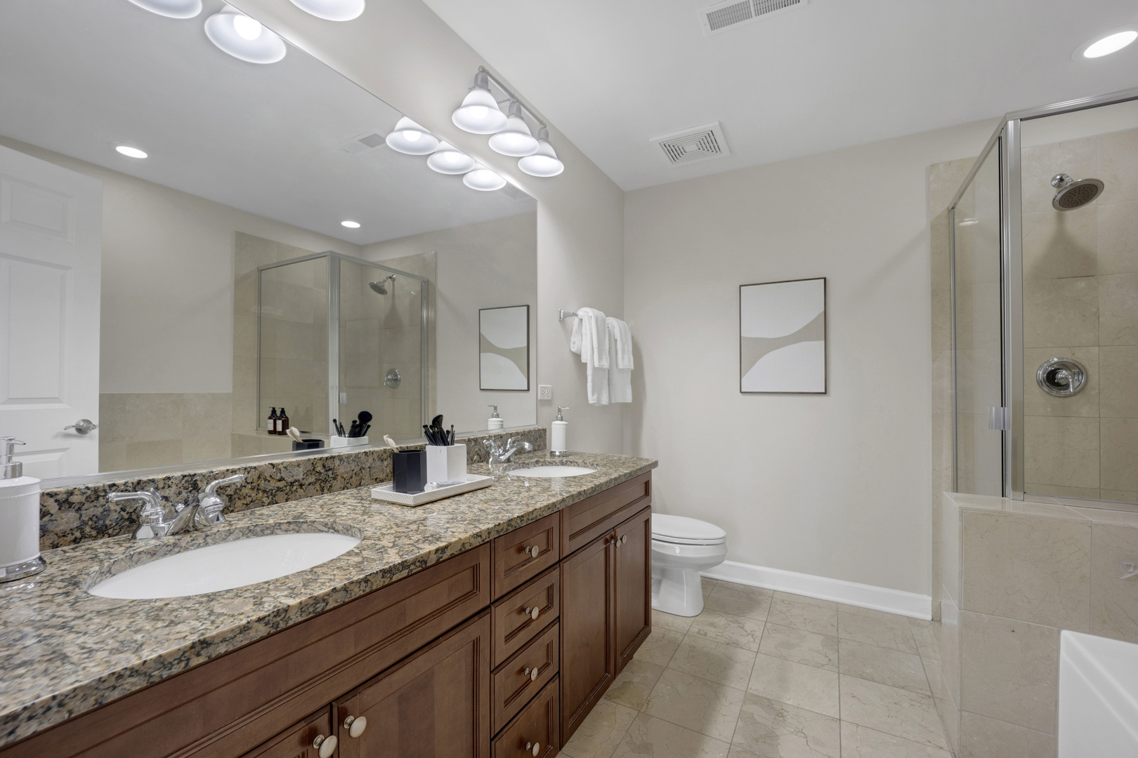 3125 W FULLERTON Avenue Unit: 510