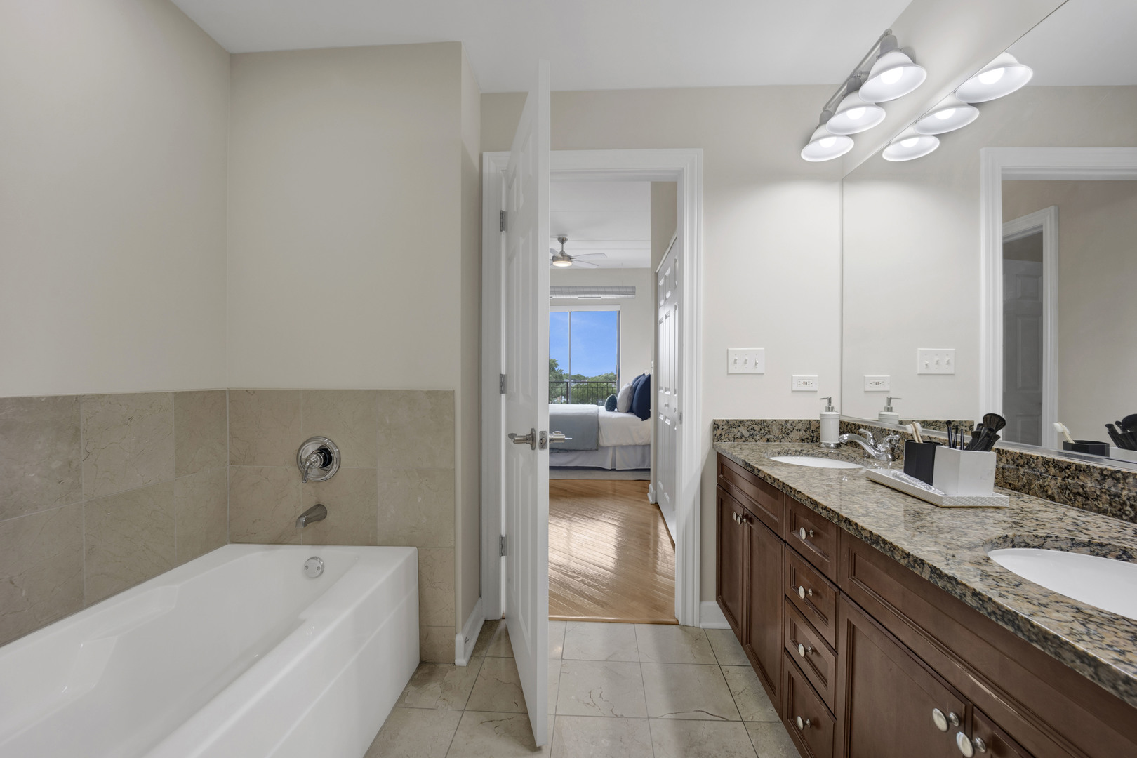 3125 W FULLERTON Avenue Unit: 510