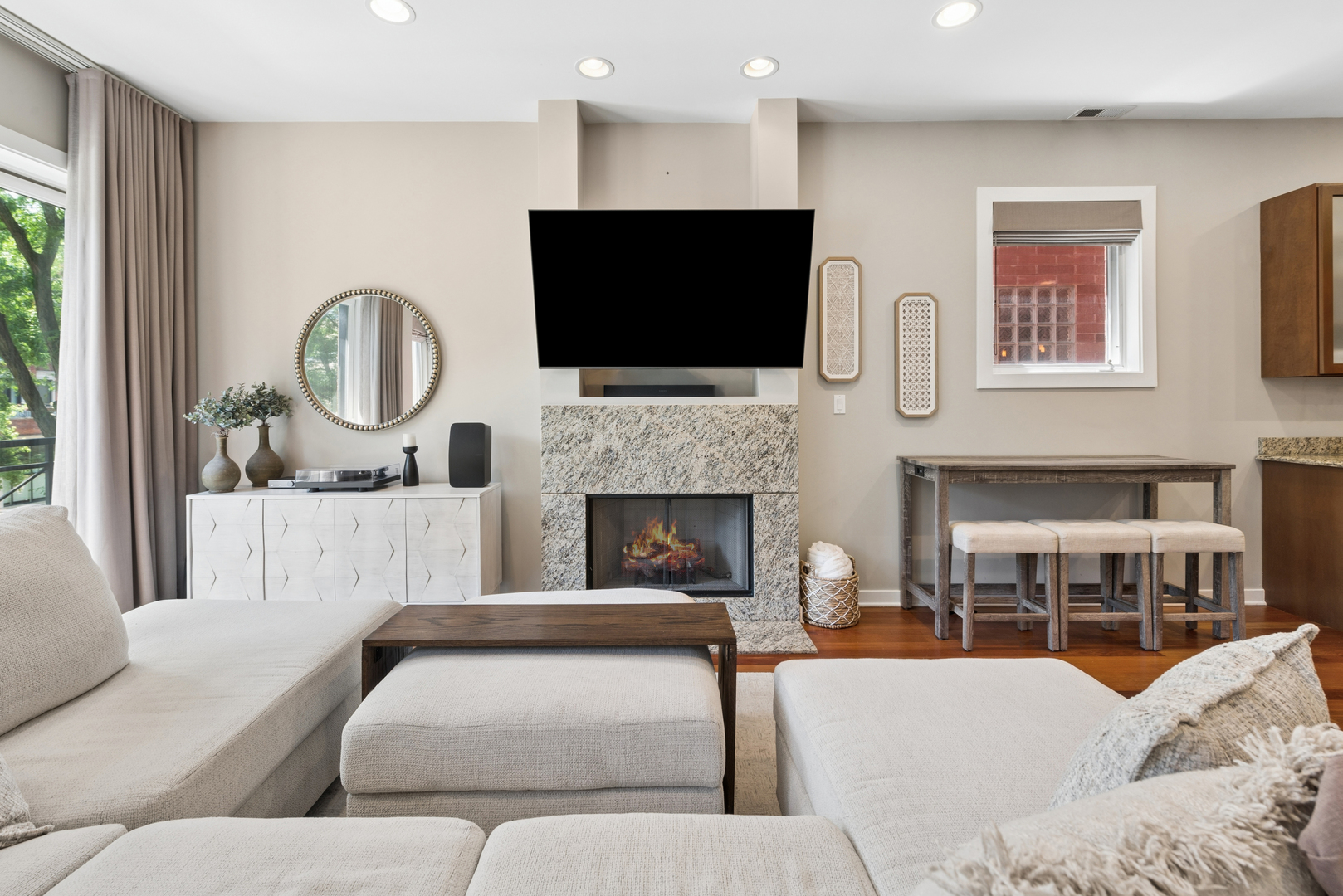 2310 W Wabansia Avenue Unit: 2W