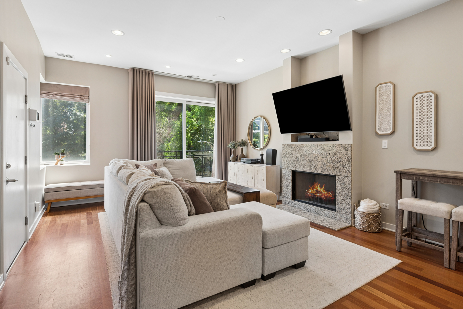 2310 W Wabansia Avenue Unit: 2W