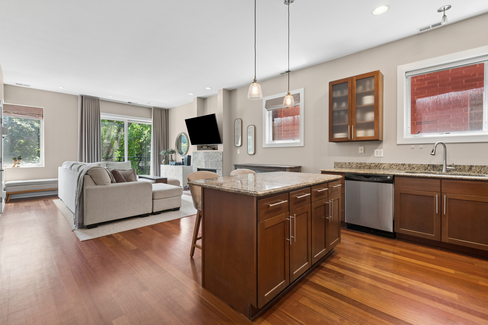 2310 W Wabansia Avenue Unit: 2W