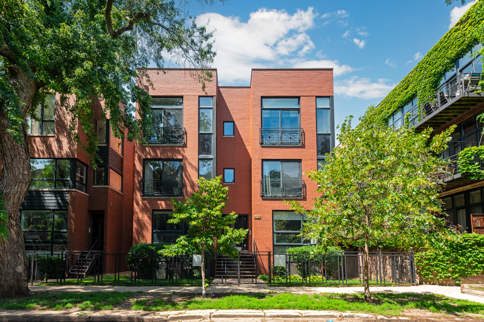 2310 W Wabansia Avenue Unit: 2W