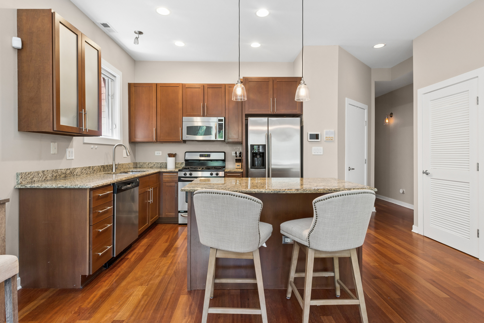 2310 W Wabansia Avenue Unit: 2W