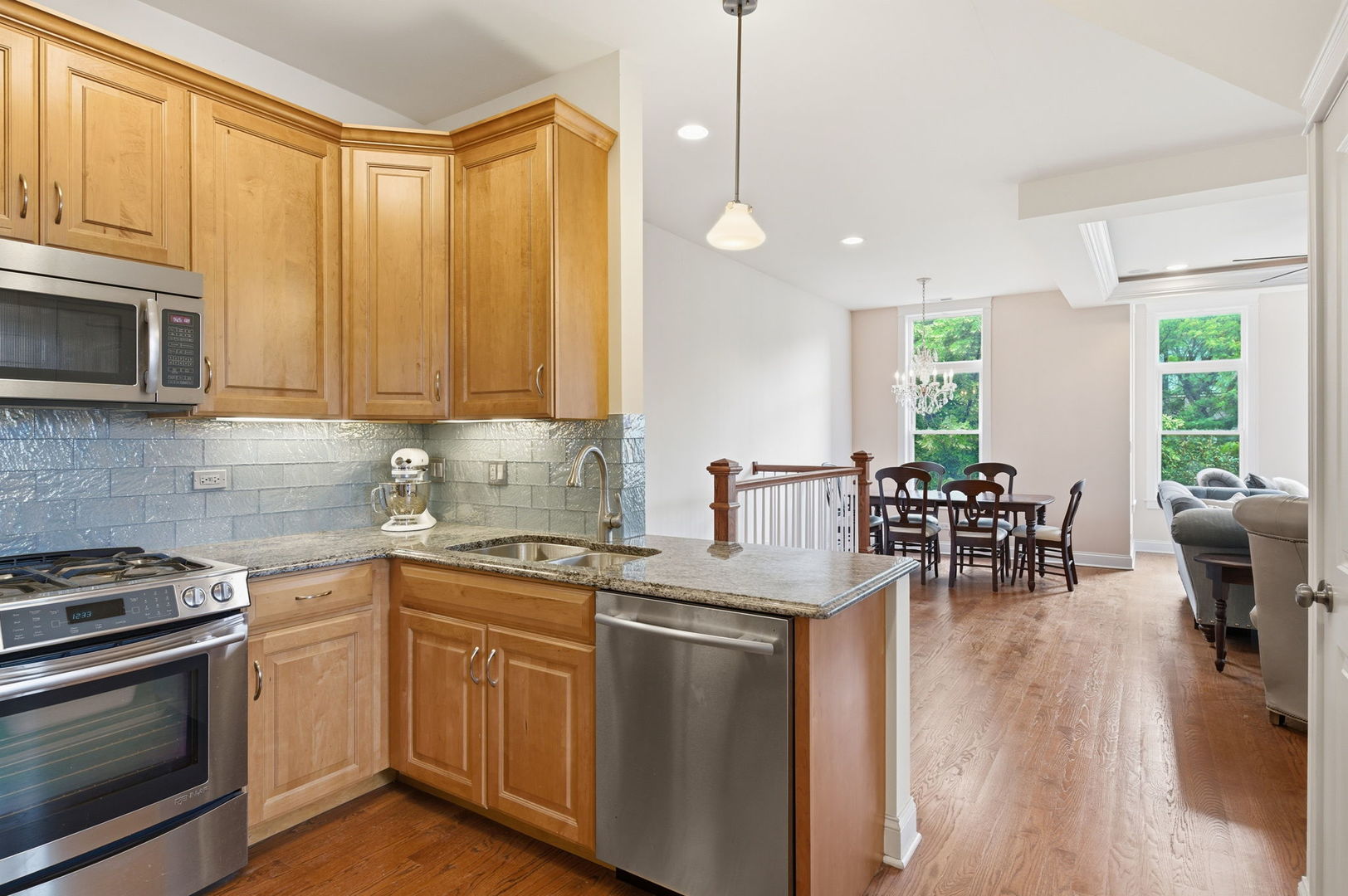 1516 N MOHAWK Street Unit: 3F