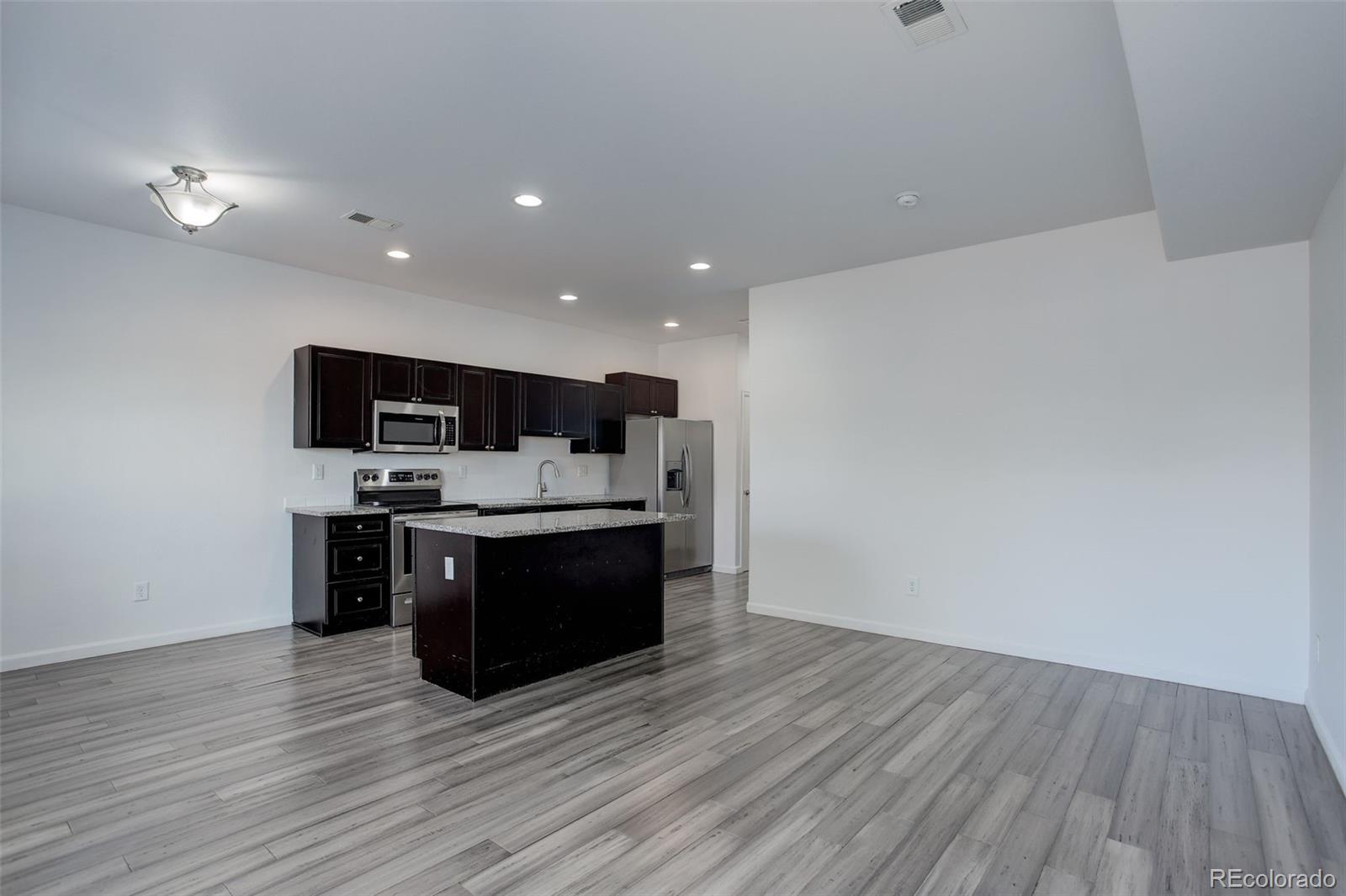 2711 N Sable Boulevard