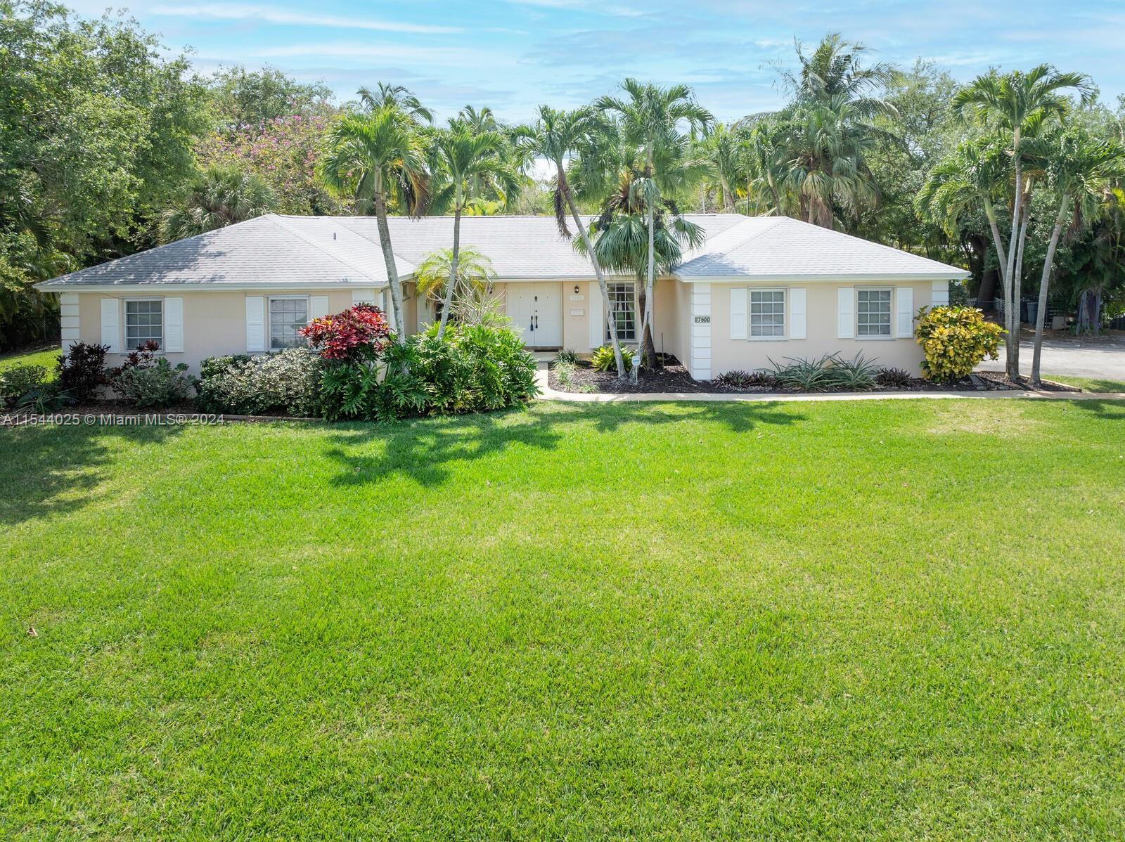7600 SW 164th St