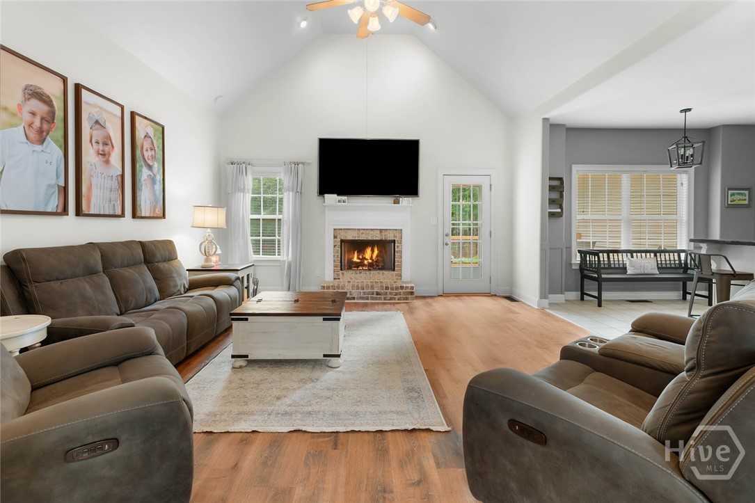 221 Creekside Drive