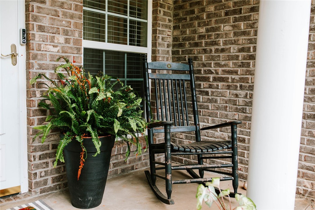 221 Creekside Drive