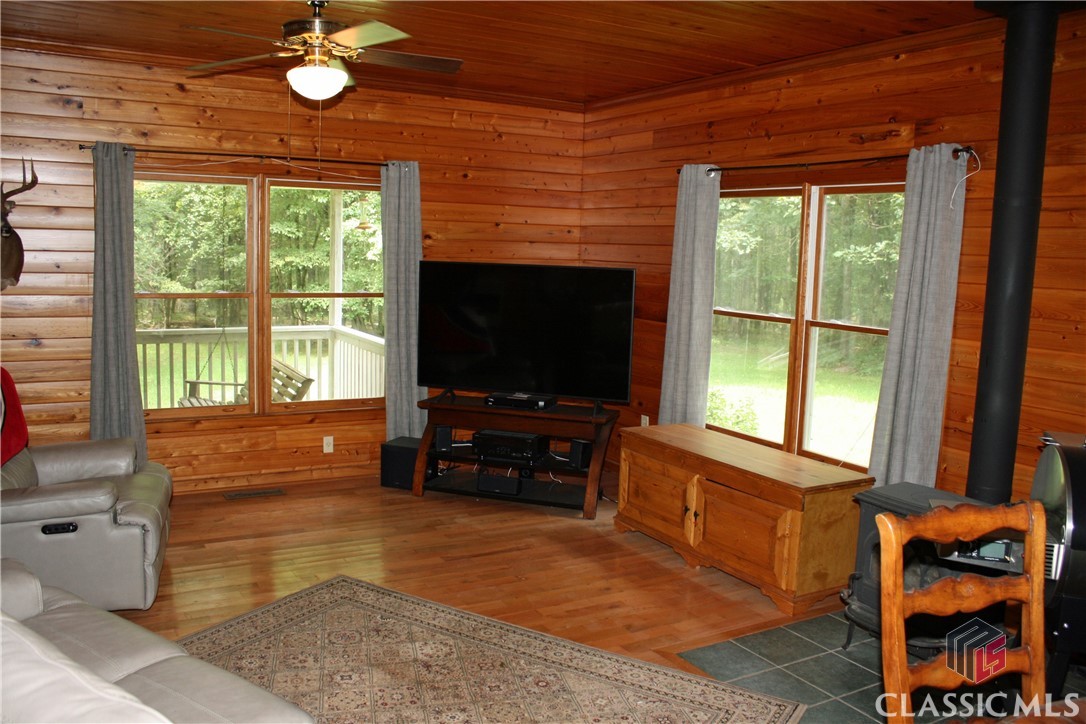 40 Whitetail Lane
