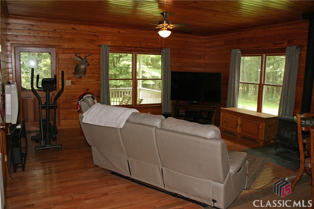 40 Whitetail Lane