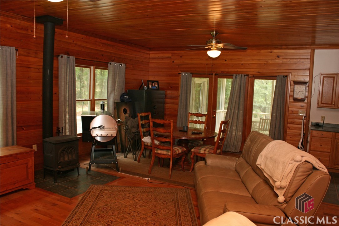 40 Whitetail Lane