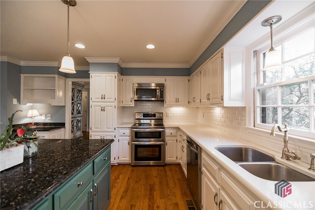 121 Woodhaven Court